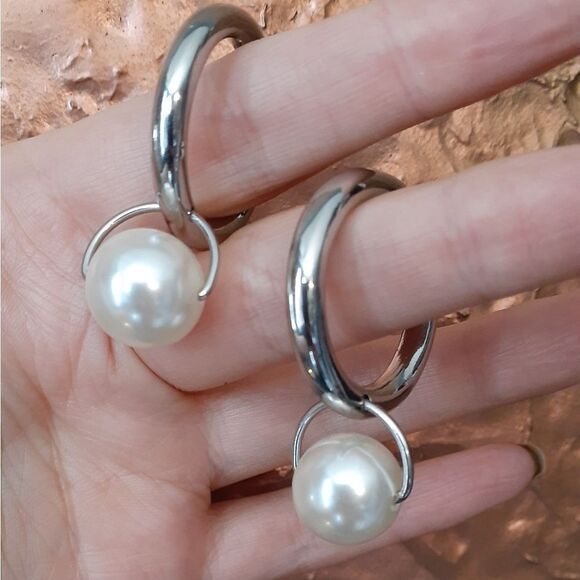 NWOT Zara Silvertone and Faux Pearl Hoop Earrings - Picture 8 of 10